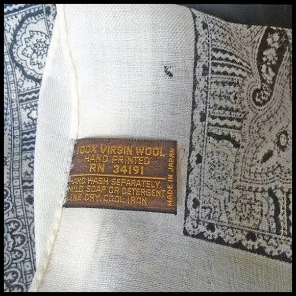 Large Wool Scarf Black White Jacobean Paisley, 70s Vintage Old Money Core - Picture 8 of 16